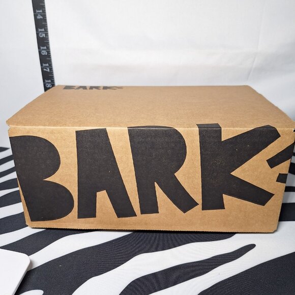 NWT Bark BarkBox Beg -n- Bag Theme with 2 toys and 3 treats - Large Dogs - Picture 12 of 16